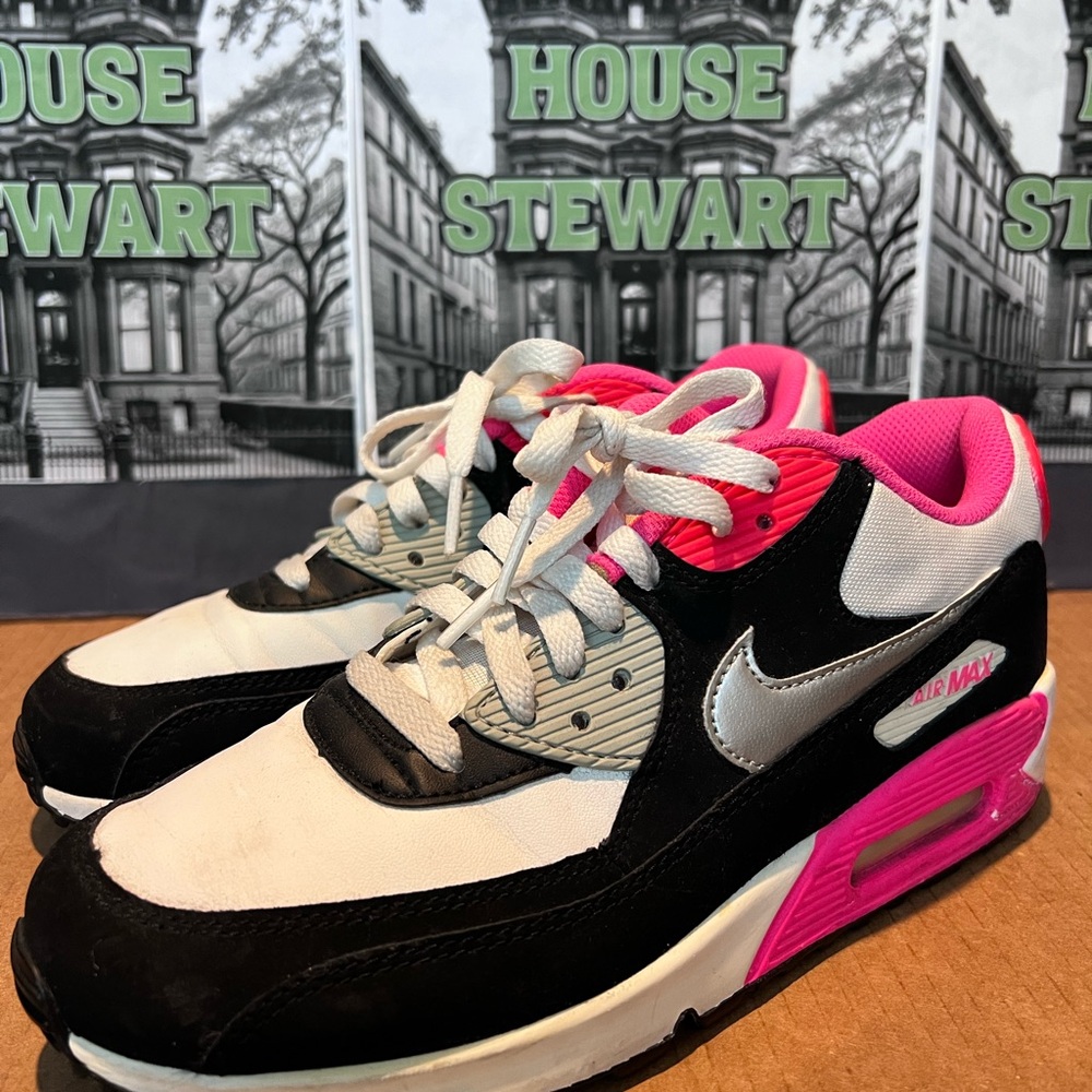 Nike Air Max Black and Pink Sneakers